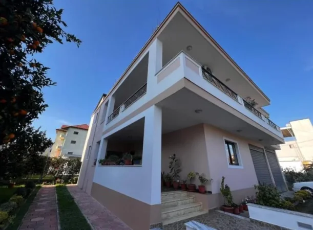 Tirane, jepet me qera Vile 3+1 , 505 m² 900 € kthesa e kamzes