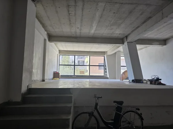 Tirane, jepet me qera ambjent biznesi Kati 0, 155 m² 1.500 € (Rruga Qemal Stafa)