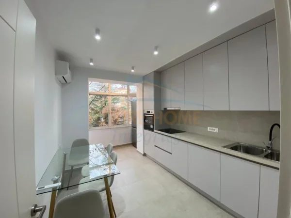 Tirane, jepet me qera apartament 1+1 Kati 3, 66 m² 625 € (Shkolla e Baletit)