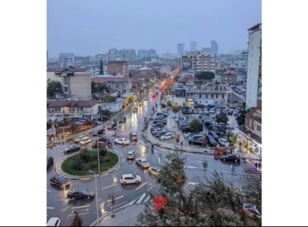 Tirane, shitet dyqan Kati 0, 42 m² 120.000 € (Komuna Parisit)