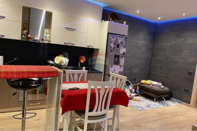 Tirane, jepet me qera apartament 2+1 Kati 4, 102 m² 500 € 