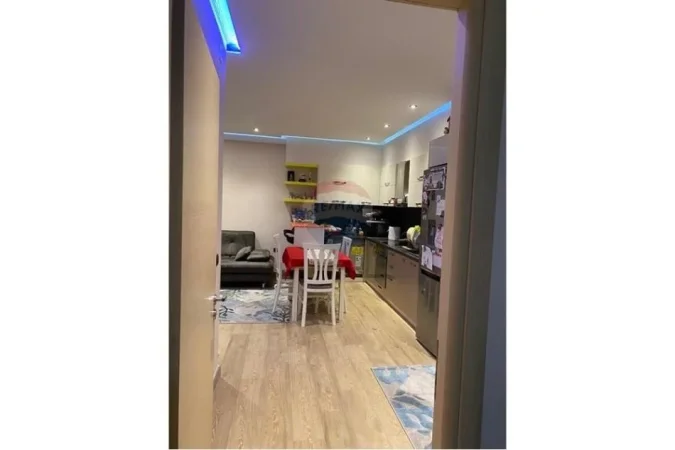 Tirane, jepet me qera apartament 2+1 Kati 4, 102 m² 500 € 