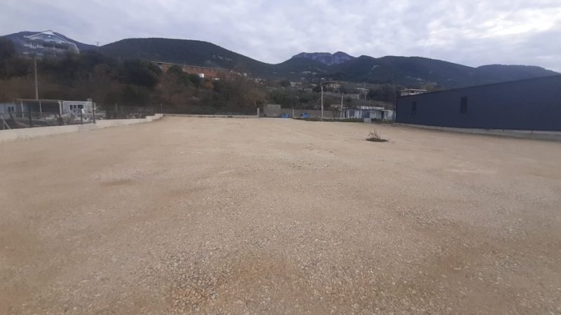 Tirane, jepet me qera toke , 2.290 m² (Rruga Myslym Keta)