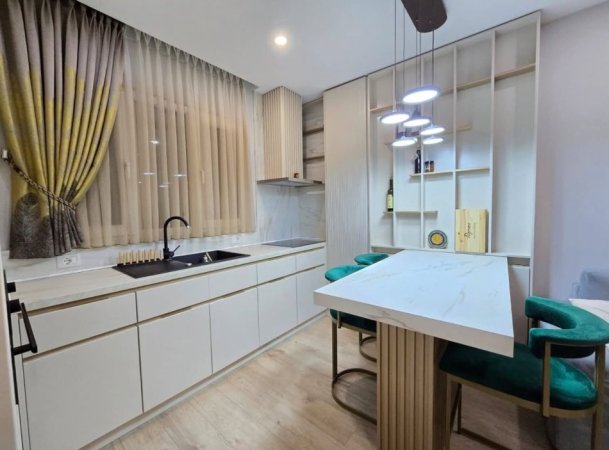 Tirane, jepet me qera apartament 2+1 Kati 3, 80 m² 600 € 