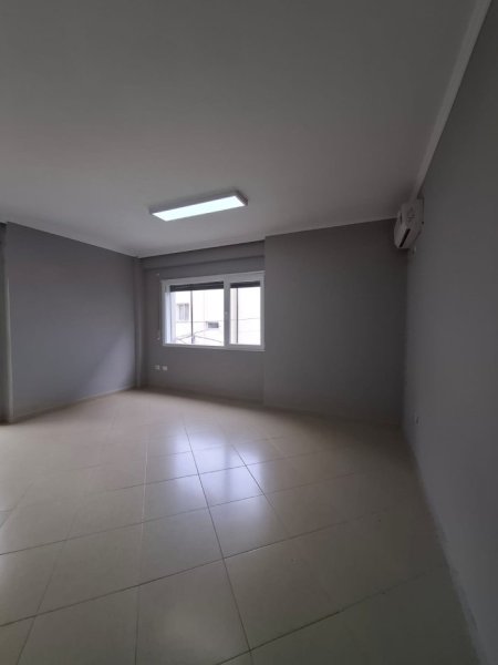 Tirane, jepet me qera ambjent biznesi Kati 1, 95 m² 800 € (pazari i ri , toptani , rruga e barrikadave)