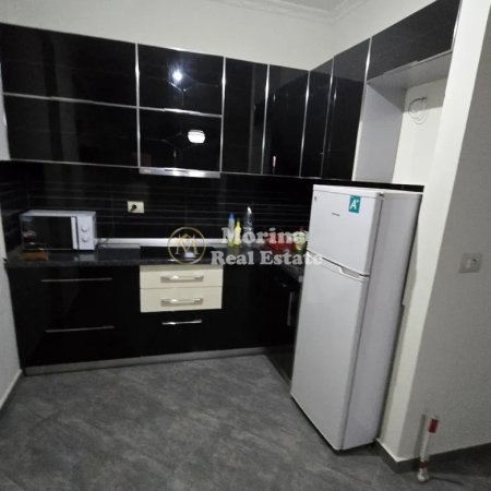 Tirane, jepet me qera apartament 2+1 Kati 4, 650 m² 650 € (Liqeni Artificial)