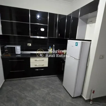 Tirane, jepet me qera apartament 2+1 Kati 4, 650 m² 650 € (Liqeni Artificial)