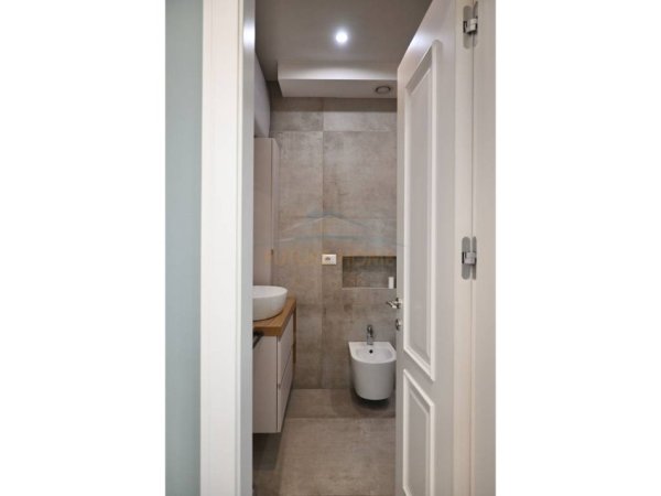 Tirane, shitet apartament 2+1+Ballkon Kati 3, 107 m² 215.000 € (Ali Demi)