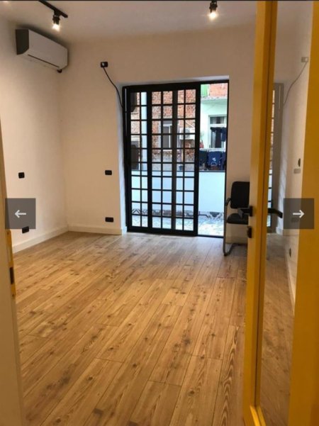 Tirane, jepet me qera ambjent biznesi Kati 1, 112 m² 