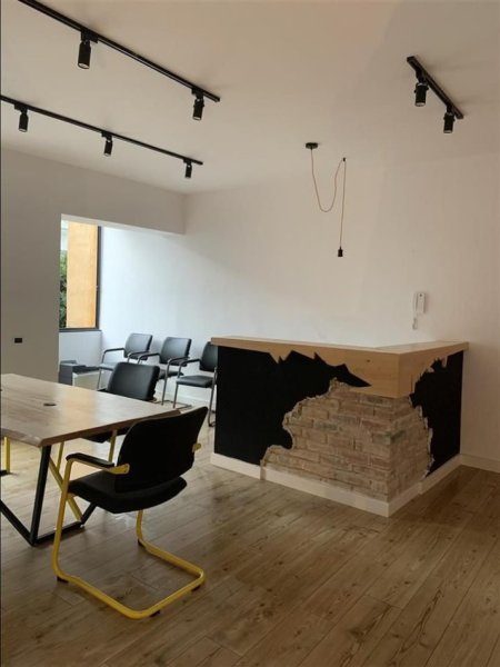 Tirane, jepet me qera ambjent biznesi Kati 1, 112 m² 