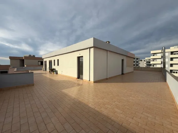 Vlore, shitet nga Pronari, pa-komision apartament+verande | Penthouse 2+1+Aneks+Ballkon Kati 10, 106 m² 199.999 € (Rruga Transballkanike)