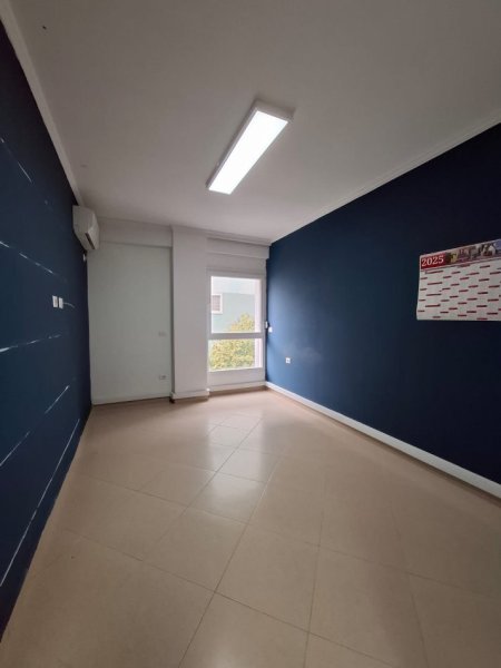 Tirane, jepet me qera apartament 2+1 Kati 1, 95 m² 800 € (qender , sheshi skenderbej)