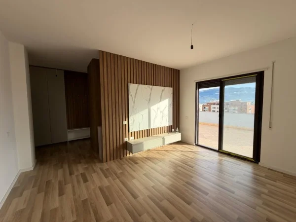 Vlore, shitet nga Pronari, pa-komision apartament+verande | Penthouse 2+1+Aneks+Ballkon Kati 10, 106 m² 199.999 € (Rruga Transballkanike)