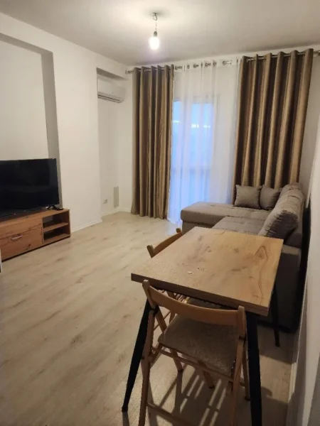 Tirane, jepet me qera apartament 2+1 Kati 3, 500 € 