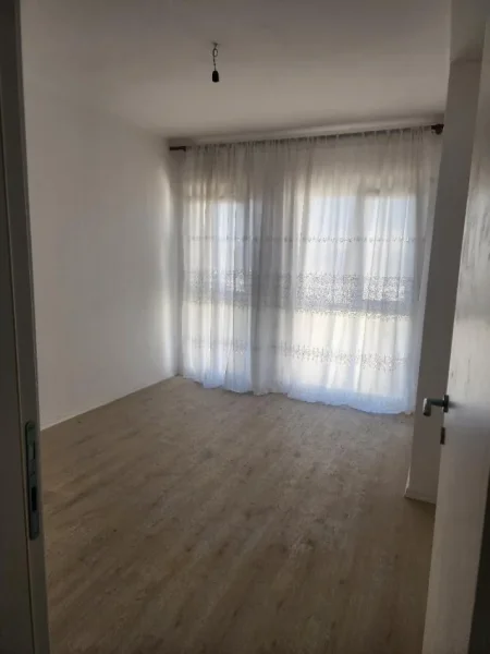 Tirane, jepet me qera apartament 2+1 Kati 3, 500 € 