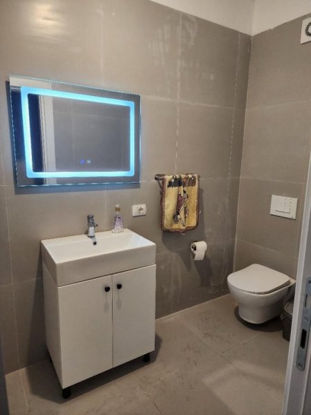 Tirane, jepet me qera apartament 2+1 Kati 3, 500 € 