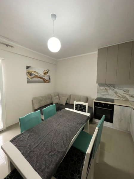 Tirane, jepet me qera apartament 2+1+Aneks+Ballkon Kati 4, 100 m² 500 €