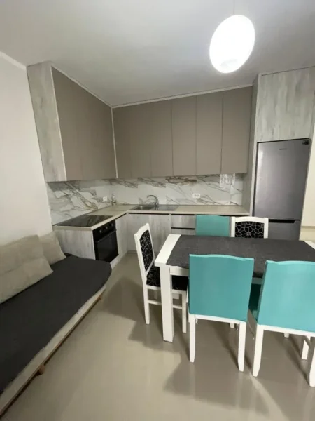 Tirane, jepet me qera apartament 2+1+Aneks+Ballkon Kati 4, 100 m² 500 €
