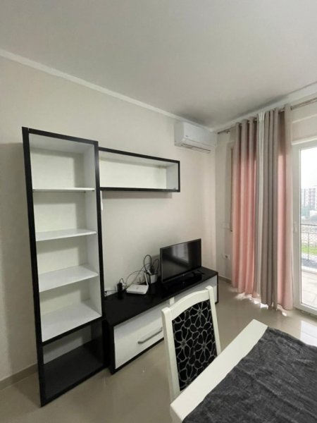 Tirane, jepet me qera apartament 2+1+Aneks+Ballkon Kati 4, 100 m² 500 €