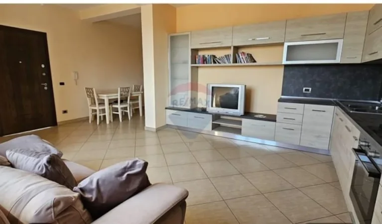 Jap me qera 2 apartamente 2+1+Ballkon Kati 1 dhe Kati2, 100 m² 500 € (RRUGA SEIT GEGA KODRA E PRIFTIT)