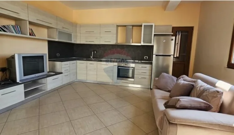 Jap me qera 2 apartamente 2+1+Ballkon Kati 1 dhe Kati2, 100 m² 500 € (RRUGA SEIT GEGA KODRA E PRIFTIT)