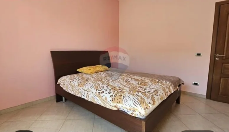 Jap me qera 2 apartamente 2+1+Ballkon Kati 1 dhe Kati2, 100 m² 500 € (RRUGA SEIT GEGA KODRA E PRIFTIT)