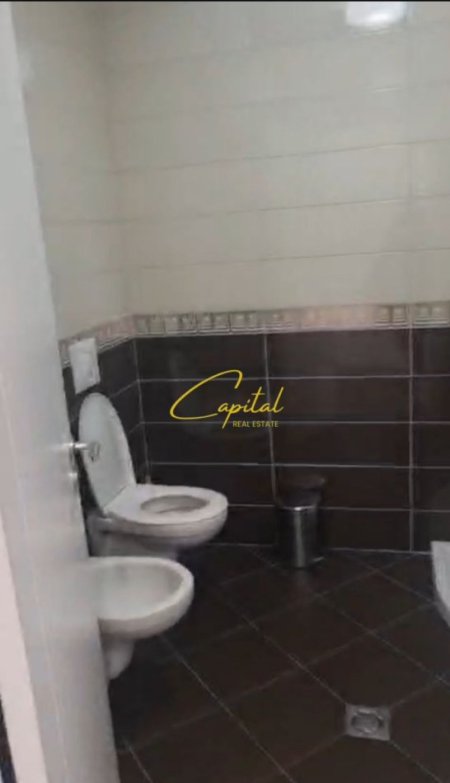 Tirane, jepet me qera zyre Kati 3, 70 m² 700 € (RRUGA E KAVAJES)