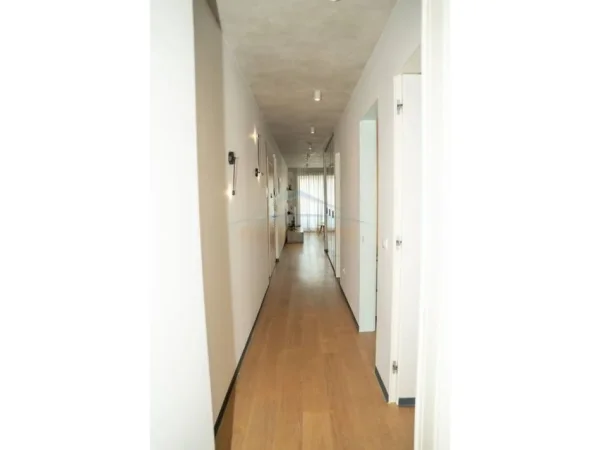 Tirane, jepet me qera apartament 3+1+Ballkon Kati 3, 107 m² 1.800 € (Stadiumi Dinamo)