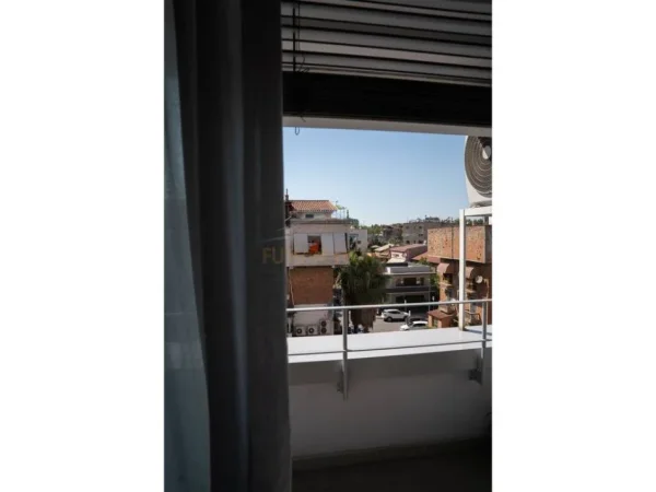 Tirane, jepet me qera apartament 3+1+Ballkon Kati 3, 107 m² 1.800 € (Stadiumi Dinamo)
