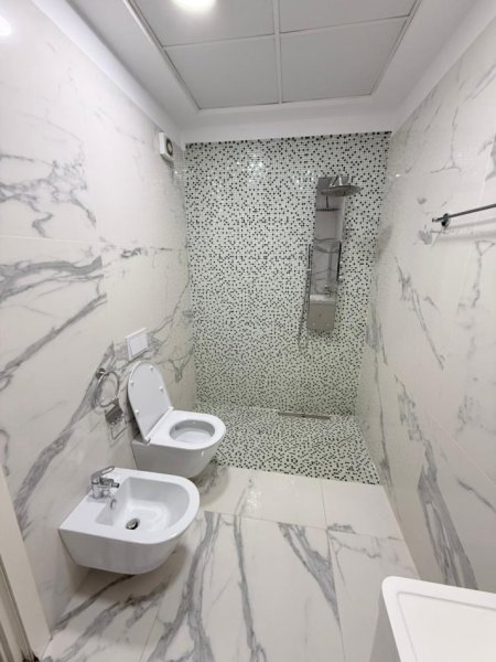 Tirane, jepet me qera apartament 2+1 Kati 5, 650 € 