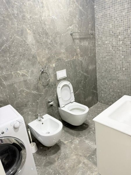 Tirane, jepet me qera apartament 2+1 Kati 5, 650 € 