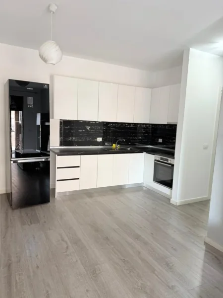 Tirane, jepet me qera apartament 2+1 Kati 5, 650 € 