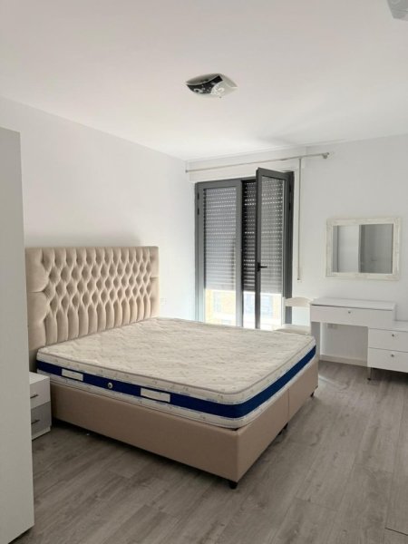 Tirane, jepet me qera apartament 2+1 Kati 5, 650 € 