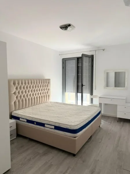 Tirane, jepet me qera apartament 2+1 Kati 5, 650 € 