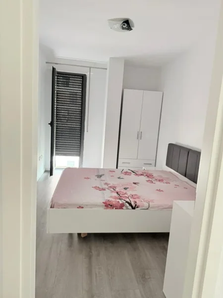 Tirane, jepet me qera apartament 2+1 Kati 5, 650 € 