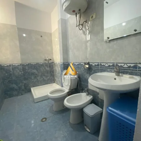 Tirane, jepet me qera apartament 1+1+Ballkon Kati 2, 60 m² 500 € (Rruga Riza Cerova)