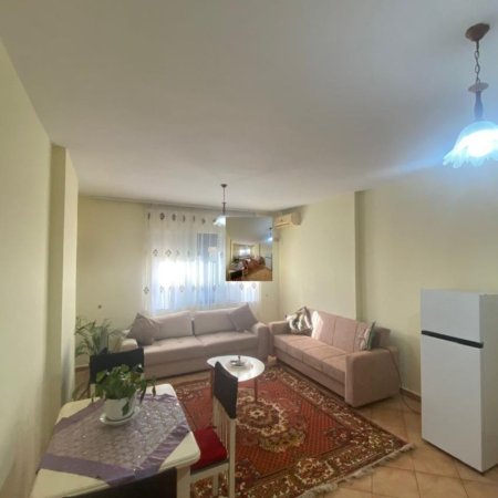 Tirane, jepet me qera apartament 1+1+Ballkon Kati 2, 60 m² 500 € (Rruga Riza Cerova)