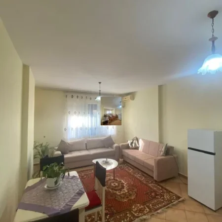 Tirane, jepet me qera apartament 1+1+Ballkon Kati 2, 60 m² 500 € (Rruga Riza Cerova)