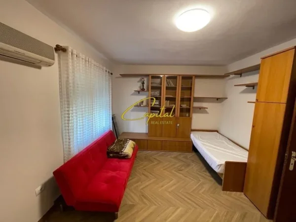 Tirane, jepet me qera apartament 2+1 Kati 1, 120 m² 750 € (21 DHJETORI)