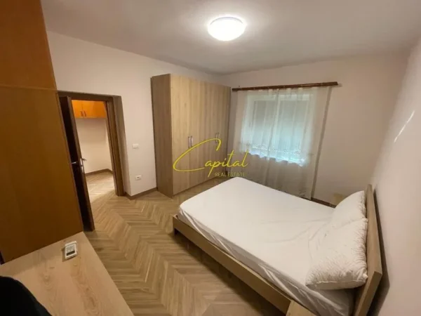 Tirane, jepet me qera apartament 2+1 Kati 1, 120 m² 750 € (21 DHJETORI)