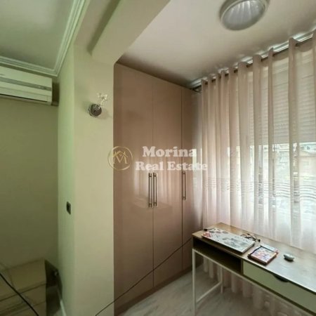 Tirane, jepet me qera apartament 2+1 Kati 3, 80 m² 900 € (Qender, Rruga Bardhok Biba)