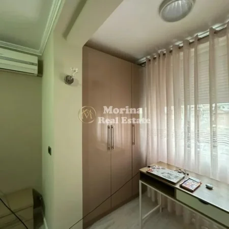 Tirane, jepet me qera apartament 2+1 Kati 3, 80 m² 900 € (Qender, Rruga Bardhok Biba)
