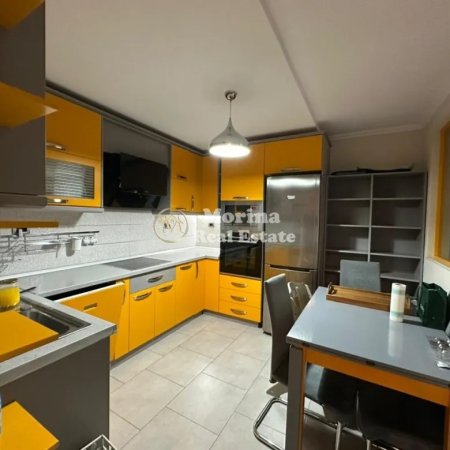 Tirane, jepet me qera apartament 2+1 Kati 3, 80 m² 900 € (Qender, Rruga Bardhok Biba)