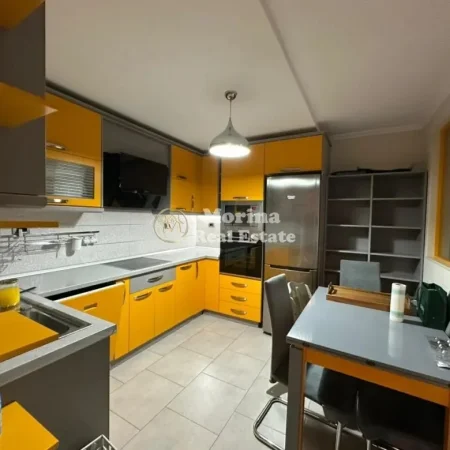 Tirane, jepet me qera apartament 2+1 Kati 3, 80 m² 900 € (Qender, Rruga Bardhok Biba)