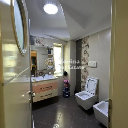 Tirane, jepet me qera apartament 2+1 Kati 3, 80 m² 900 € (Qender, Rruga Bardhok Biba)