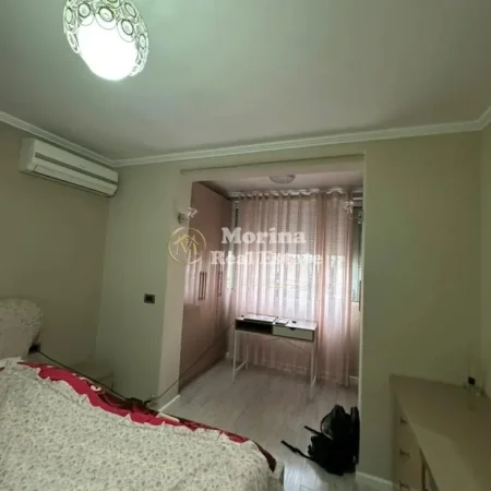 Tirane, jepet me qera apartament 2+1 Kati 3, 80 m² 900 € (Qender, Rruga Bardhok Biba)