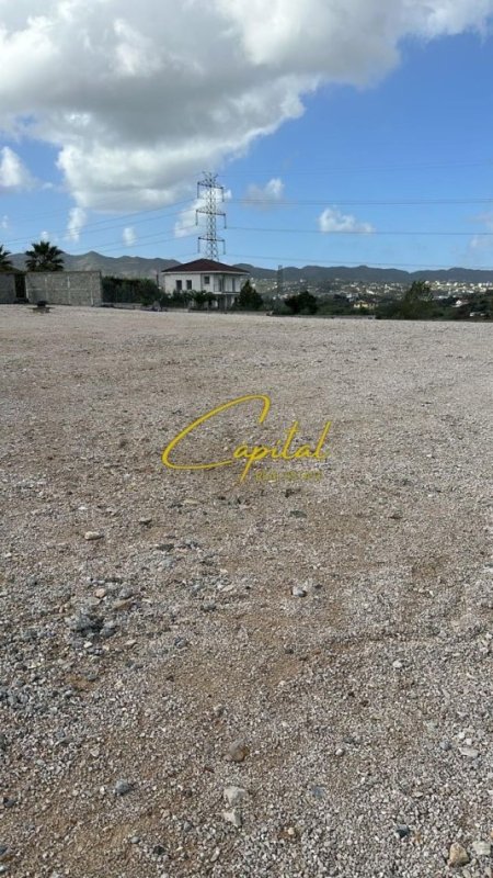 Tirane, jepet me qera toke , 1.600 m² (KASHAR)