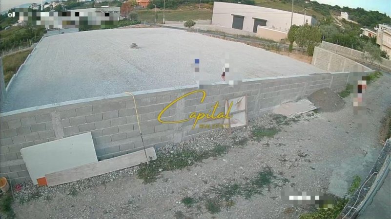 Tirane, jepet me qera toke , 1.600 m² (KASHAR)