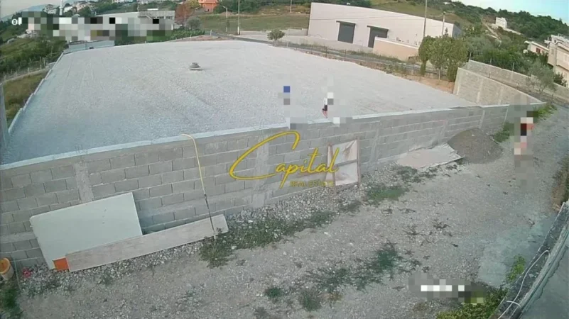 Tirane, jepet me qera toke , 1.600 m² (KASHAR)