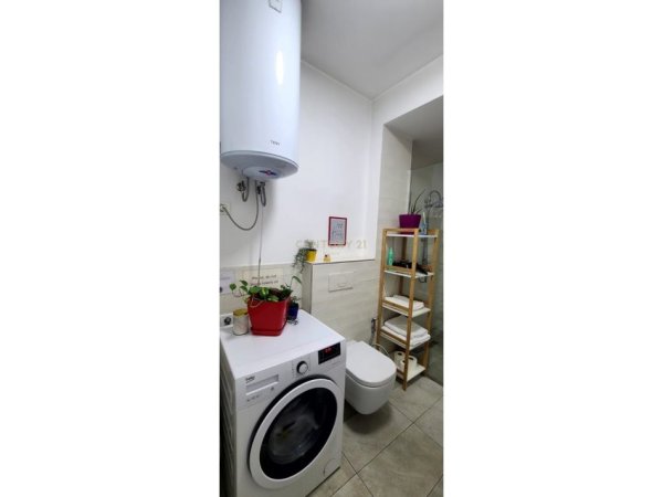 Tirane, jepet me qera apartament 2+1+Ballkon Kati 4, 84 m² 750 € (Neom130204)